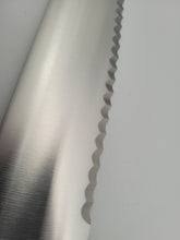 Lade das Bild in den Galerie-Viewer, Brotmesser "Kays" - 32cm - Olivenholz